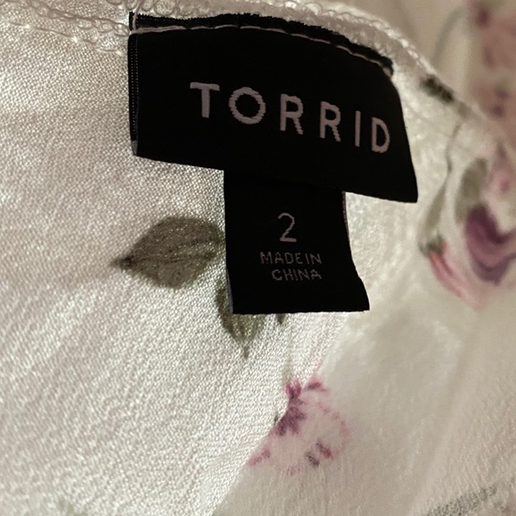 TORRID 
2X FLORAL PRINT LACE INSET CREPE TANK TOP - Picture 6 of 6